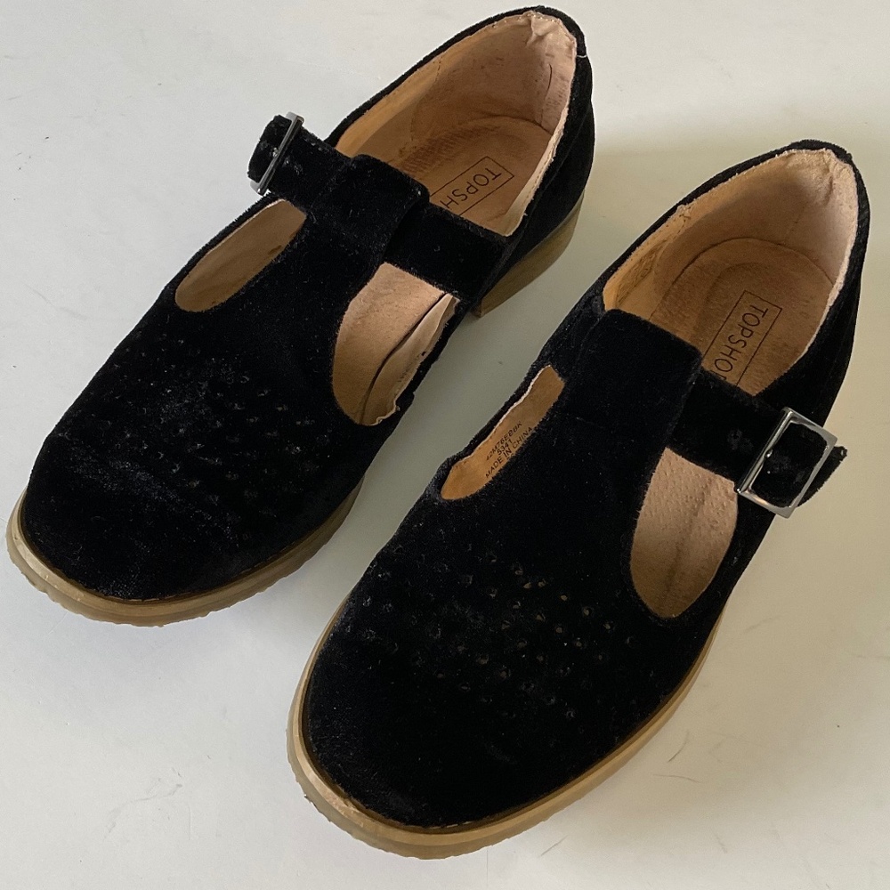 TOPSHOP Black Velvet T- Strap Mary Jane Size EU 39